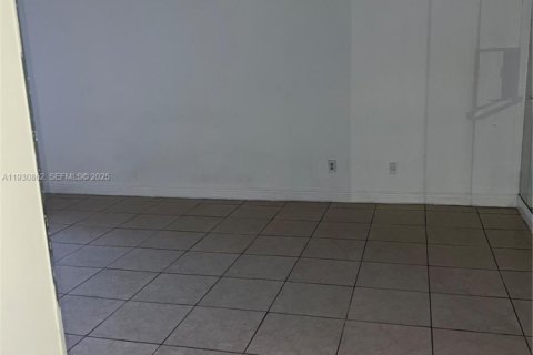 Condo in Miami, Florida, 2 bedrooms  № 1989531 - photo 5