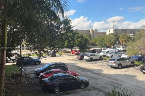 Condo in Miami, Florida, 2 bedrooms  № 1989531 - photo 6