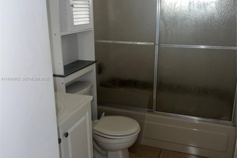 Condo in Miami, Florida, 2 bedrooms  № 1989531 - photo 10