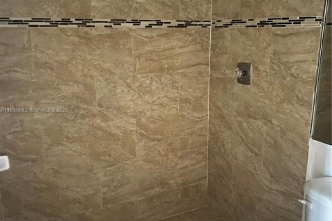 Condo in Miami, Florida, 2 bedrooms  № 1989531 - photo 15