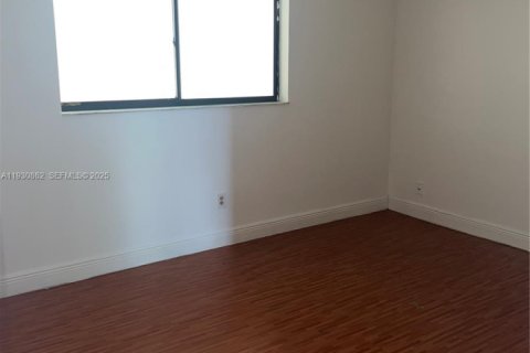 Condo in Miami, Florida, 2 bedrooms  № 1989531 - photo 8