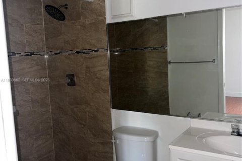 Condo in Miami, Florida, 2 bedrooms  № 1989531 - photo 14