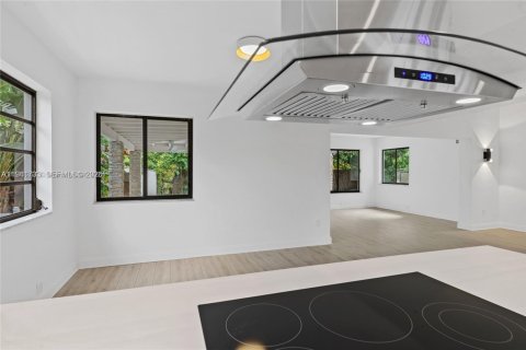 Casa en alquiler en North Bay Village, Florida, 4 dormitorios, 184.97 m2 № 1998947 - foto 12