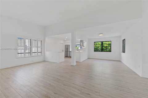 Casa en alquiler en North Bay Village, Florida, 4 dormitorios, 184.97 m2 № 1998947 - foto 4