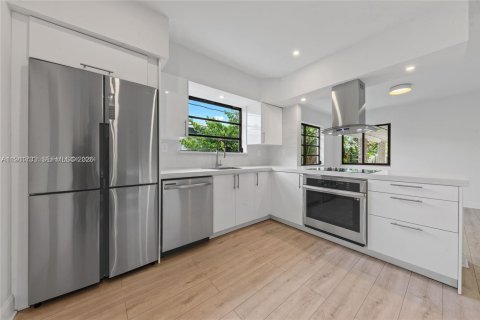 Casa en alquiler en North Bay Village, Florida, 4 dormitorios, 184.97 m2 № 1998947 - foto 10