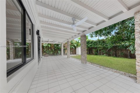 Casa en alquiler en North Bay Village, Florida, 4 dormitorios, 184.97 m2 № 1998947 - foto 24