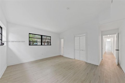 Casa en alquiler en North Bay Village, Florida, 4 dormitorios, 184.97 m2 № 1998947 - foto 14