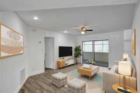 Condo in Lauderdale Lakes, Florida, 2 bedrooms  № 2402443