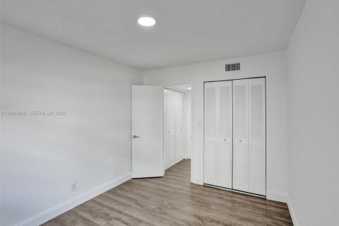 Condo in Lauderdale Lakes, Florida, 2 bedrooms № 2402443 - photo 7