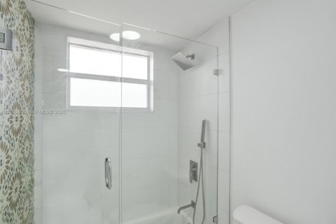 Condo in Lauderdale Lakes, Florida, 2 bedrooms № 2402443 - photo 14