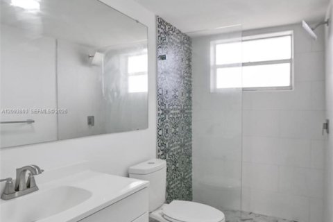 Condo in Lauderdale Lakes, Florida, 2 bedrooms № 2402443 - photo 5