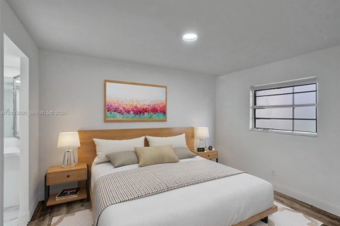 Condo in Lauderdale Lakes, Florida, 2 bedrooms № 2402443 - photo 8