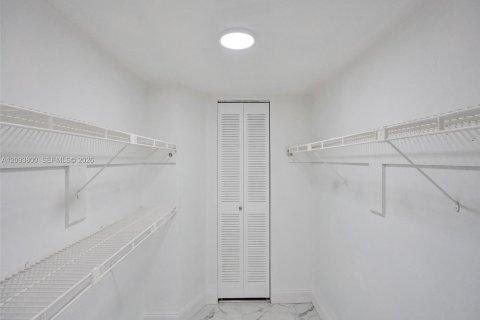 Condo in Lauderdale Lakes, Florida, 2 bedrooms № 2402443 - photo 12