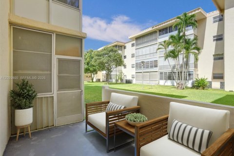 Condo in Lauderdale Lakes, Florida, 2 bedrooms № 2402443 - photo 20