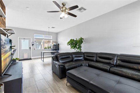 Adosado en venta en Orlando, Florida, 3 dormitorios, 130.34 m2 № 2203570 - foto 3