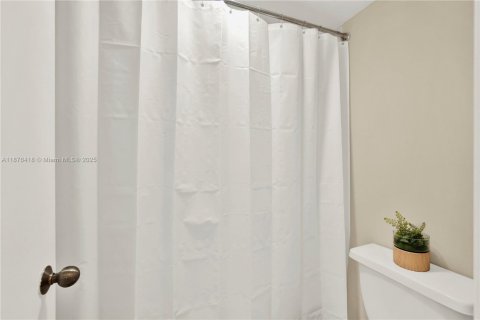 Купить кондоминиум в Майами, Флорида 2 спальни, 89.65м2, № 1922925 - фото 18