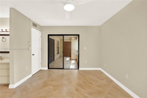 Купить кондоминиум в Майами, Флорида 2 спальни, 89.65м2, № 1922925 - фото 11