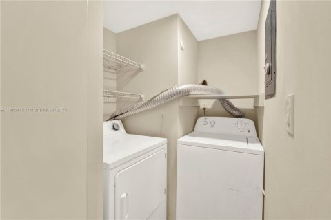 Купить кондоминиум в Майами, Флорида 2 спальни, 89.65м2, № 1922925 - фото 19