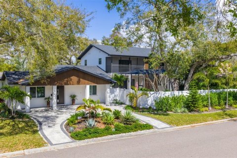 Casa en venta en Saint Petersburg, Florida, 5 dormitorios, 419.73 m2 № 2107371 - foto 2