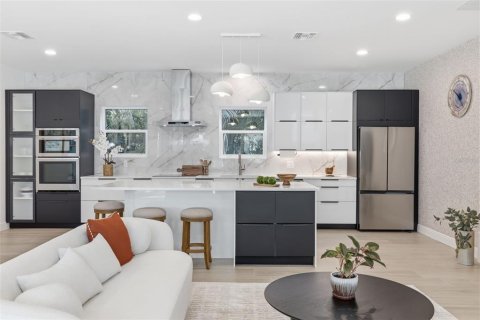Casa en venta en Saint Petersburg, Florida, 5 dormitorios, 419.73 m2 № 2107371 - foto 12