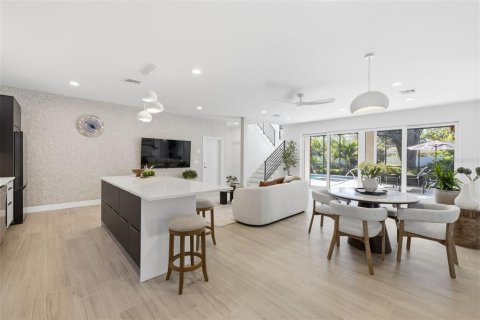 Casa en venta en Saint Petersburg, Florida, 5 dormitorios, 419.73 m2 № 2107371 - foto 14