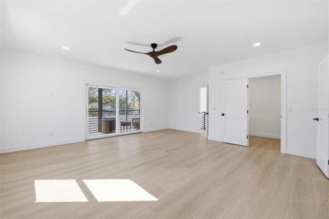Casa en venta en Saint Petersburg, Florida, 5 dormitorios, 419.73 m2 № 2107371 - foto 29