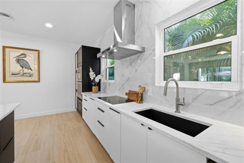 Casa en venta en Saint Petersburg, Florida, 5 dormitorios, 419.73 m2 № 2107371 - foto 9
