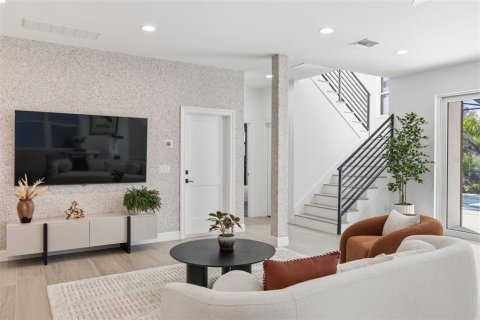 Casa en venta en Saint Petersburg, Florida, 5 dormitorios, 419.73 m2 № 2107371 - foto 13
