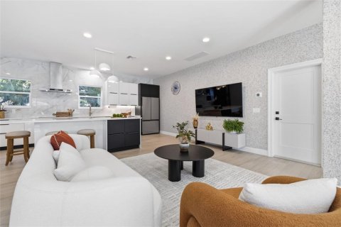Casa en venta en Saint Petersburg, Florida, 5 dormitorios, 419.73 m2 № 2107371 - foto 11