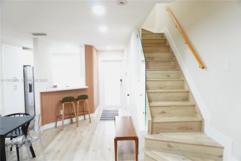 House in Miami, Florida 2 bedrooms, 108.7 sq.m. № 1993053 - photo 11