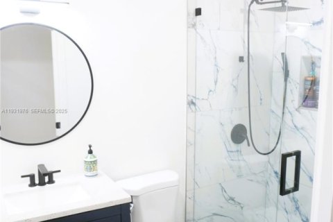 House in Miami, Florida 2 bedrooms, 108.7 sq.m. № 1993053 - photo 8