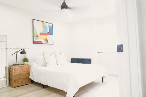 House in Miami, Florida 2 bedrooms, 108.7 sq.m. № 1993053 - photo 9