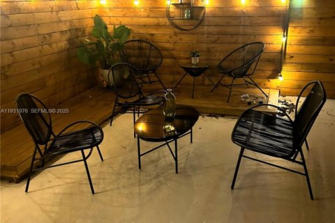 House in Miami, Florida 2 bedrooms, 108.7 sq.m. № 1993053 - photo 19