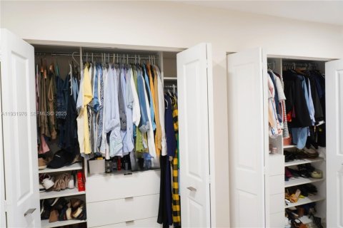 House in Miami, Florida 2 bedrooms, 108.7 sq.m. № 1993053 - photo 5