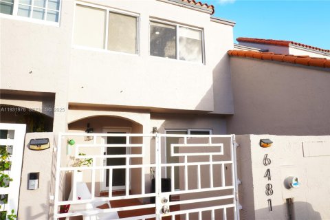 House in Miami, Florida 2 bedrooms, 108.7 sq.m. № 1993053 - photo 2