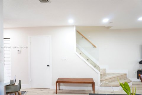 House in Miami, Florida 2 bedrooms, 108.7 sq.m. № 1993053 - photo 13