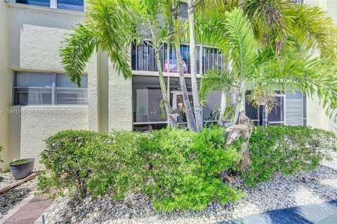 Condo in Fort Lauderdale, Florida, 2 bedrooms  № 2054020 - photo 21
