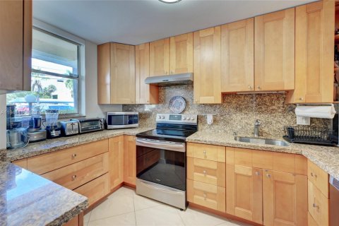 Condo in Fort Lauderdale, Florida, 2 bedrooms  № 2054020 - photo 4
