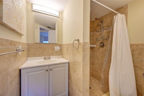 Condo in Fort Lauderdale, Florida, 2 bedrooms  № 2054020 - photo 12