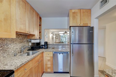 Condo in Fort Lauderdale, Florida, 2 bedrooms  № 2054020 - photo 3
