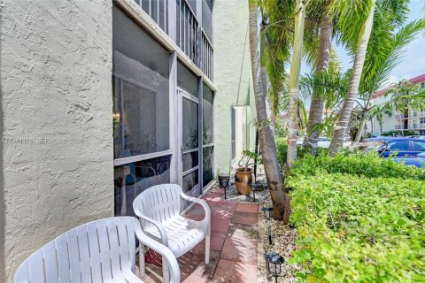 Condo in Fort Lauderdale, Florida, 2 bedrooms  № 2054020 - photo 19