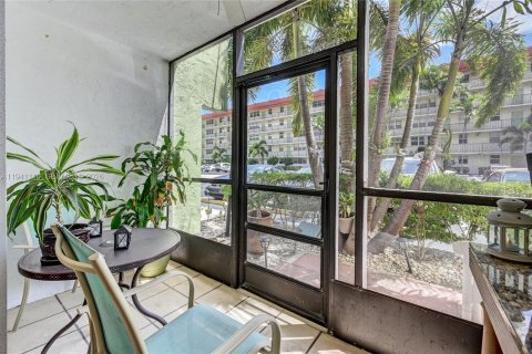 Condo in Fort Lauderdale, Florida, 2 bedrooms  № 2054020 - photo 18