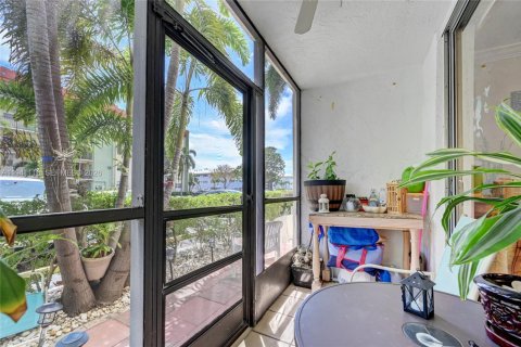 Condo in Fort Lauderdale, Florida, 2 bedrooms  № 2054020 - photo 17