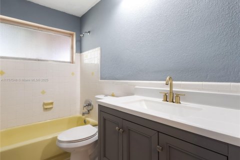 House in Tamarac, Florida 2 bedrooms, 99.22 sq.m. № 1980088 - photo 18