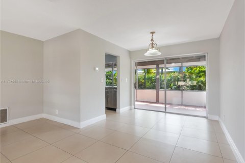 House in Tamarac, Florida 2 bedrooms, 99.22 sq.m. № 1980088 - photo 16