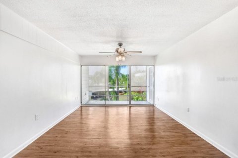Condo in Tampa, Florida, 1 bedroom  № 1874093 - photo 11