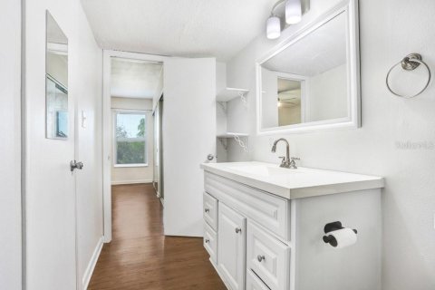 Condo in Tampa, Florida, 1 bedroom  № 1874093 - photo 19