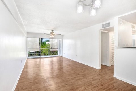 Condo in Tampa, Florida, 1 bedroom  № 1874093 - photo 9