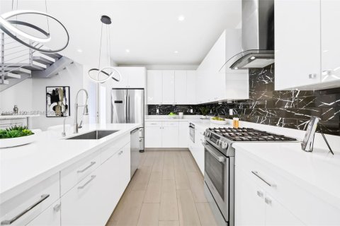 Touwnhouse à vendre à Fort Lauderdale, Floride: 3 chambres, 236.71 m2 № 2023746 - photo 6