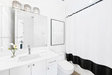 Touwnhouse à vendre à Fort Lauderdale, Floride: 3 chambres, 236.71 m2 № 2023746 - photo 21